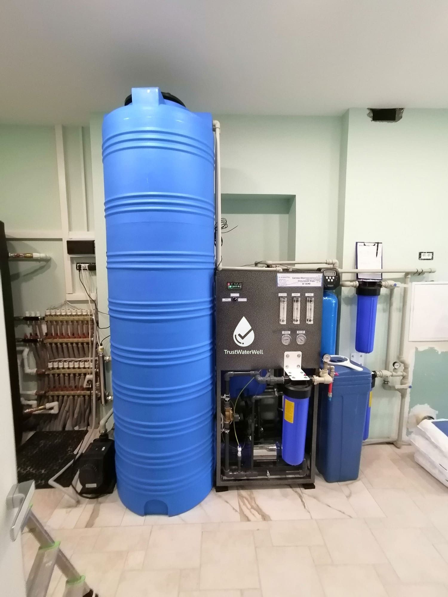 Diagram of the multi-stage whole house reverse osmosis for well water treatment.